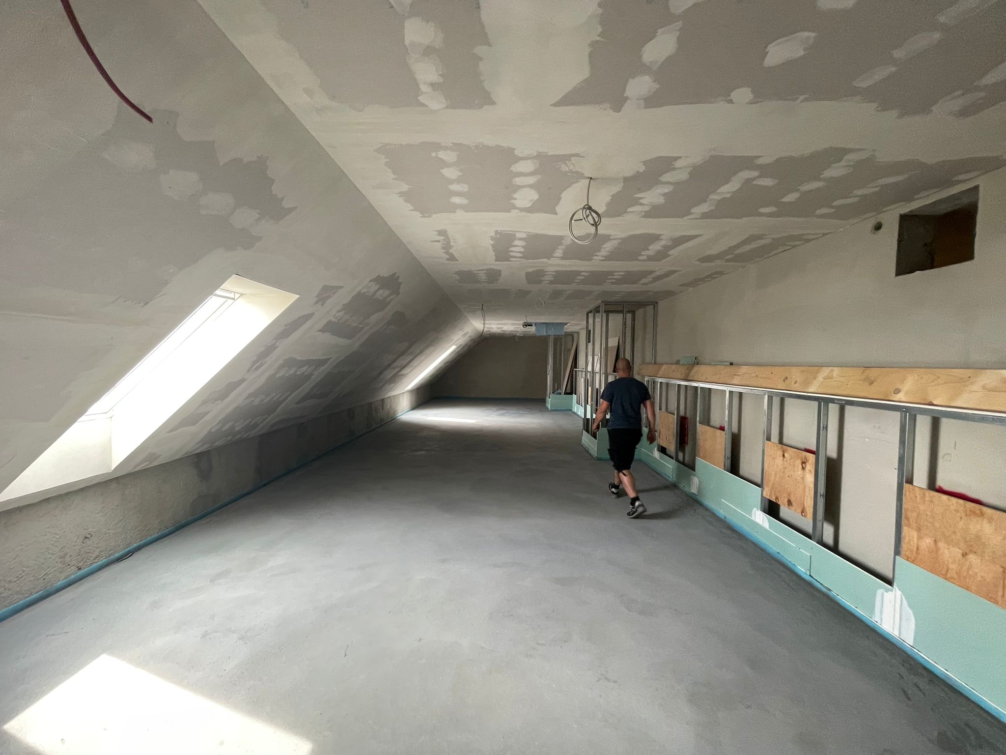 Dachgeschossausbau inkl. Maler- und Spachtelarbeiten sowie Trocken- und Akkustikbau der GeBA Baustein GmbH