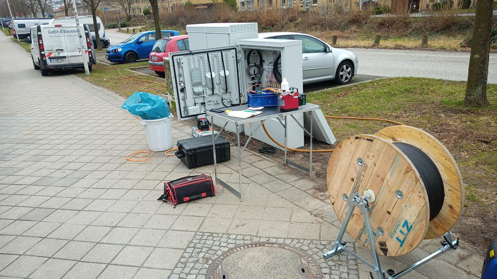 Verlegung von Versorgungsleitungen (Wasser, Gas, Medien) – Tief und Straßenbau GeBA Baustein GmbH